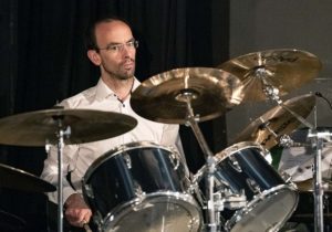 Bernhard Wilhelm: Schlagzeug und präpariertes Schlagzeug. Foto: TMO Bildwelten